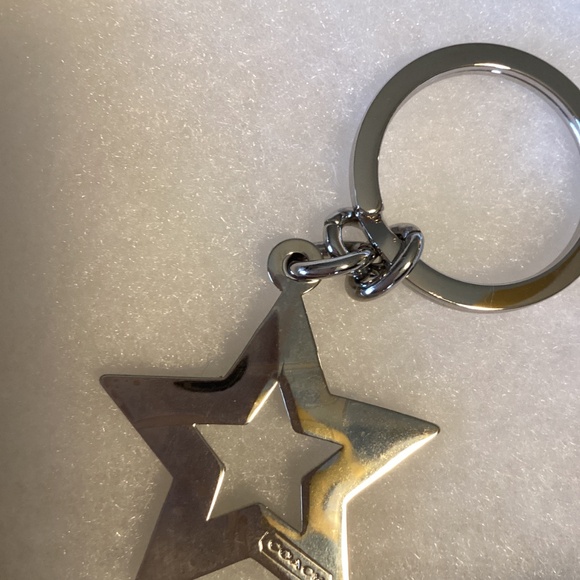 Coach star shape with crystals keychain - Picture 2 of 6
